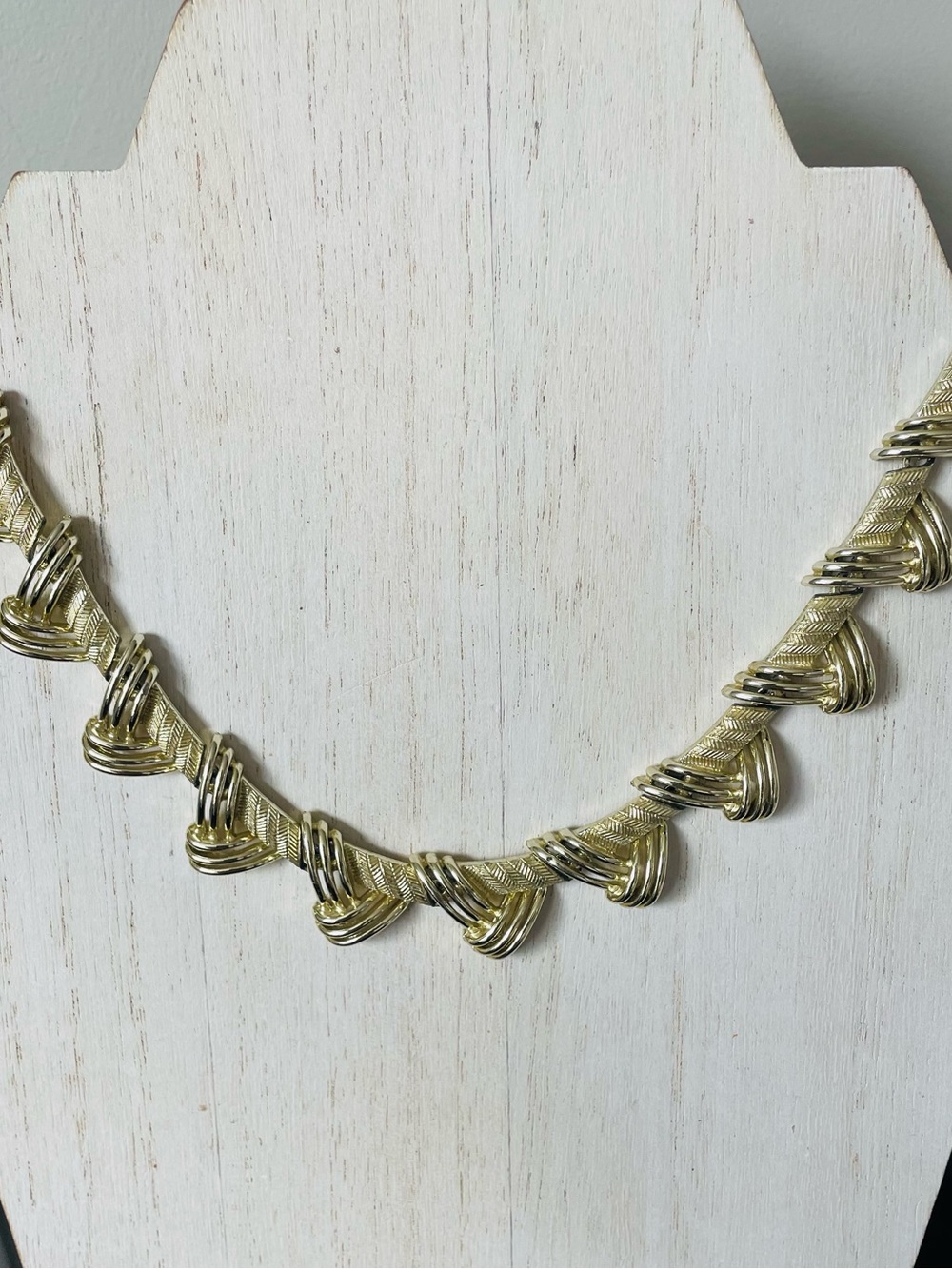 Vintage Coro Pegasus Elegant Gold-Tone Statement Necklace